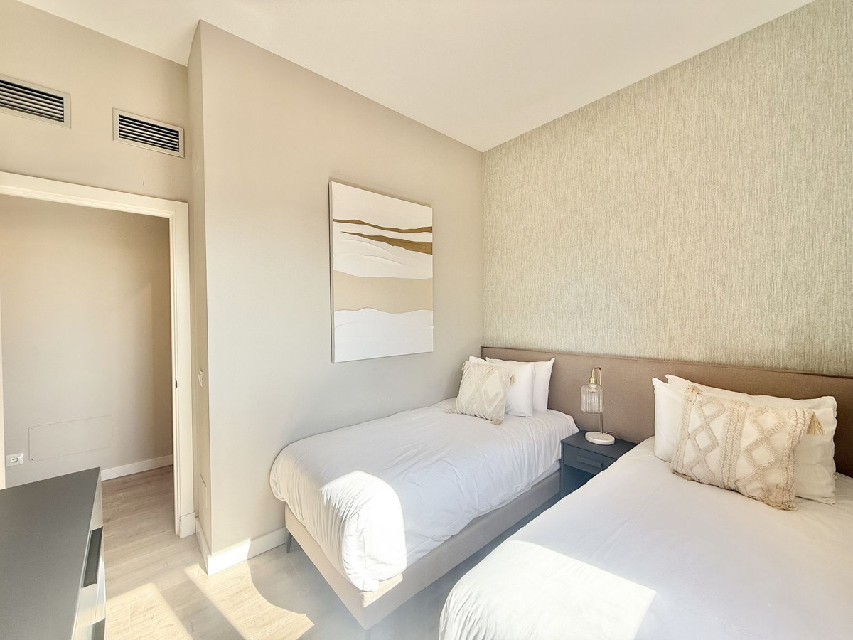 52ab8ecb5a34ba108bd7b264fa150681 - 15