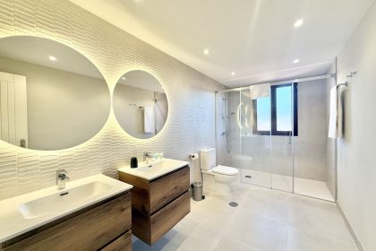 52ab8ecb5a34ba108bd7b264fa150681 - 18