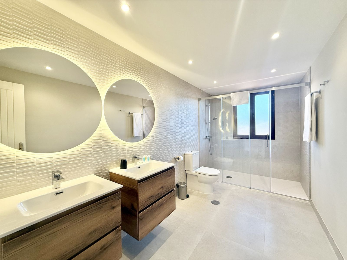 52ab8ecb5a34ba108bd7b264fa150681 - 18