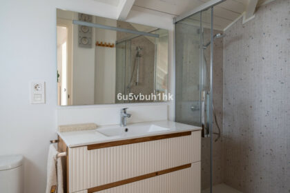 549a625c63c4a96e666cf2ac8ca44b4e - 28