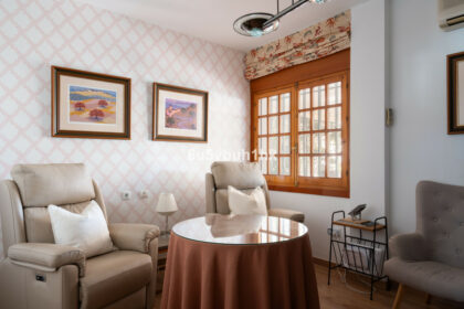 549a625c63c4a96e666cf2ac8ca44b4e - 32