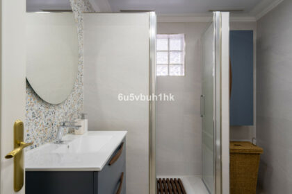 549a625c63c4a96e666cf2ac8ca44b4e - 33