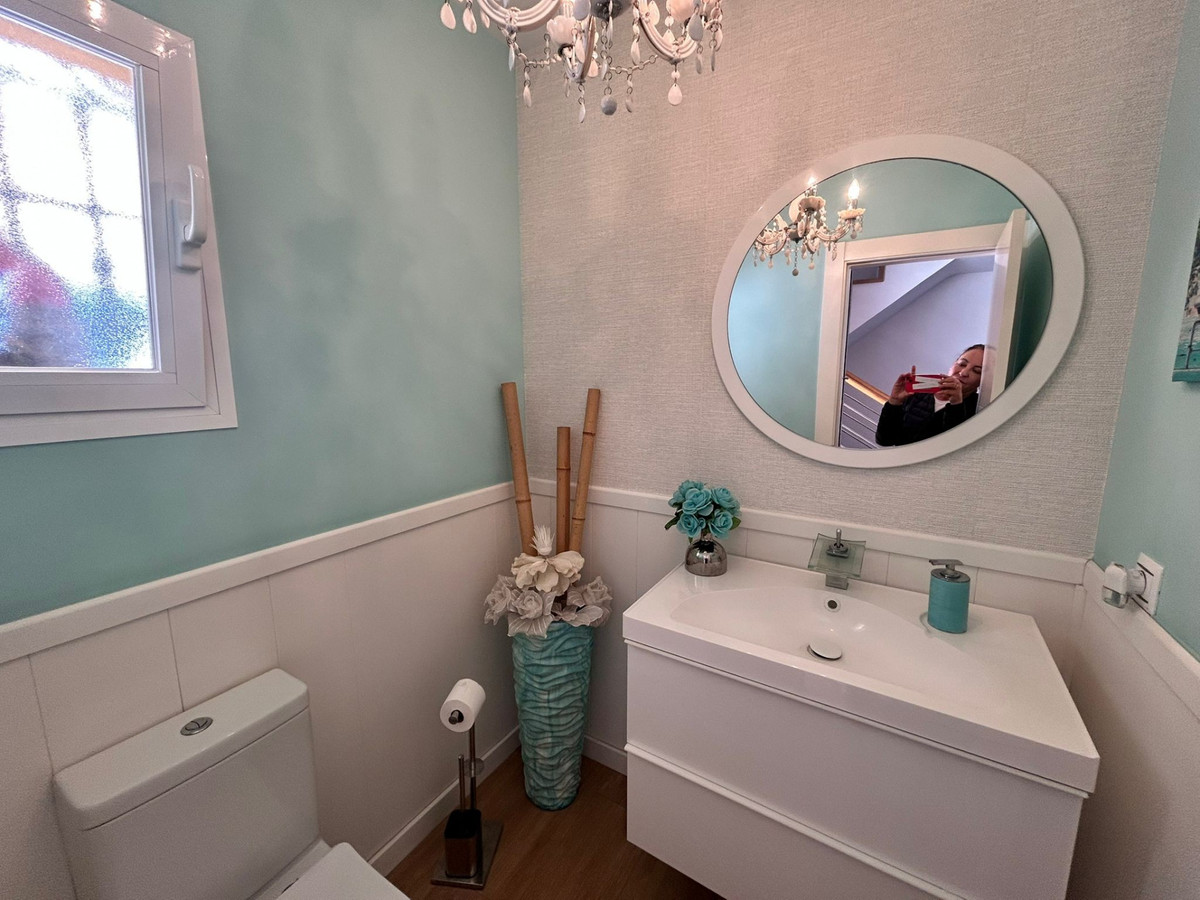 56a211fa387052afa8ba830d66b85f9a - 12