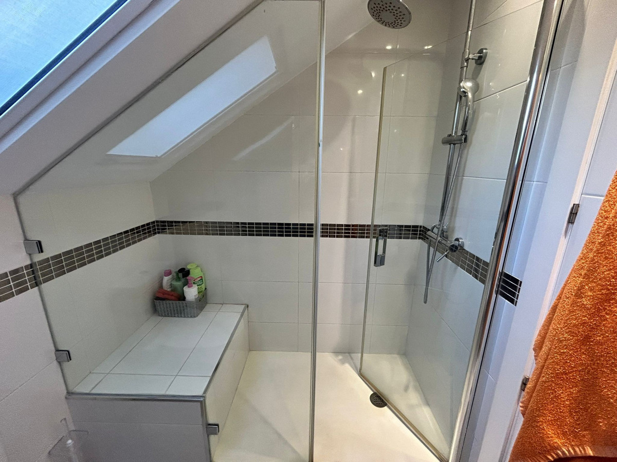 56a211fa387052afa8ba830d66b85f9a - 14