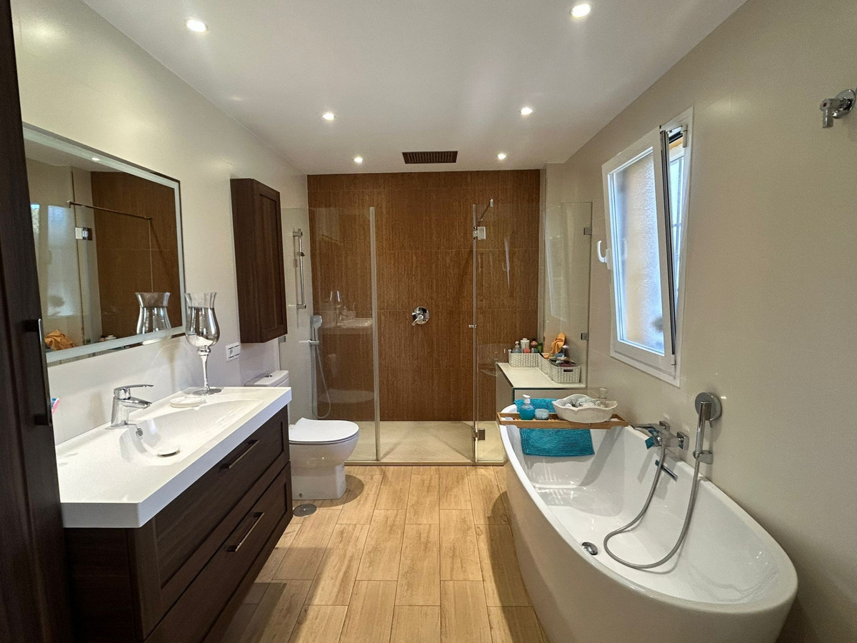 56a211fa387052afa8ba830d66b85f9a - 18