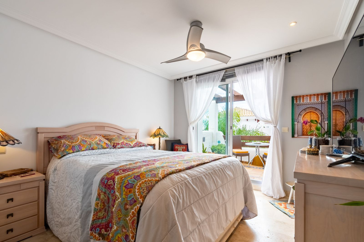 592e1acbdc77a2c560b932eb76bd06a3 - 26