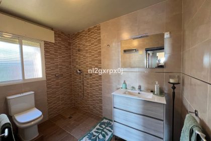 59c0be0600234a3985f94a407ab23fc9 - 12