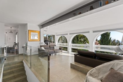 5b109071cfe10a0e4059625dfcc2a19c - 12