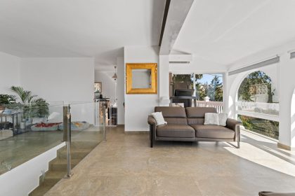 5b109071cfe10a0e4059625dfcc2a19c - 13