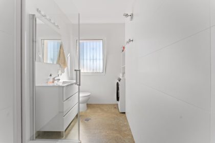 5b109071cfe10a0e4059625dfcc2a19c - 24