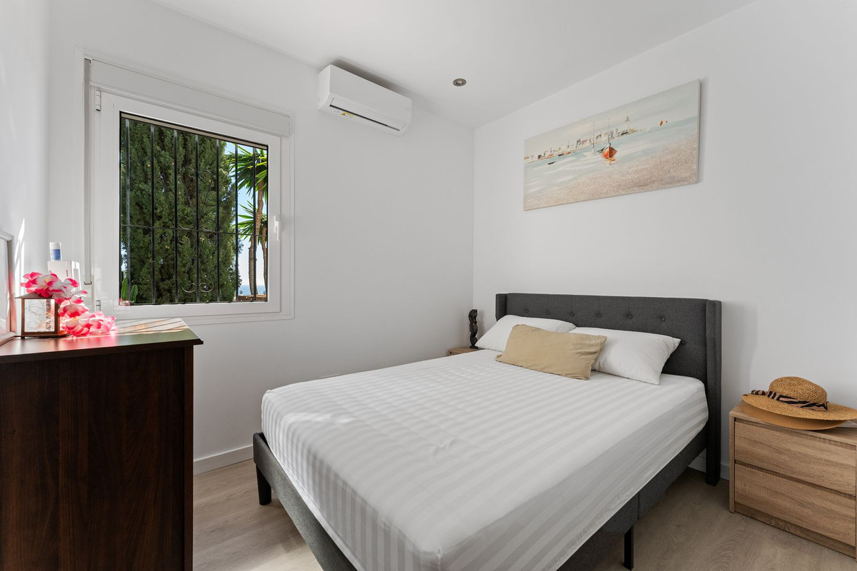 5b109071cfe10a0e4059625dfcc2a19c - 32