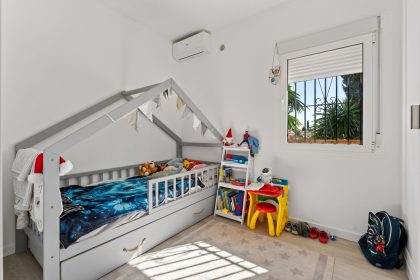 5b109071cfe10a0e4059625dfcc2a19c - 33