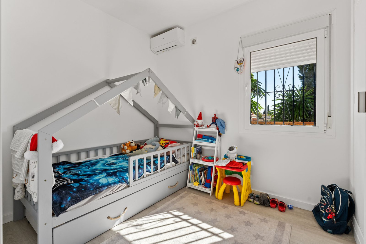 5b109071cfe10a0e4059625dfcc2a19c - 33