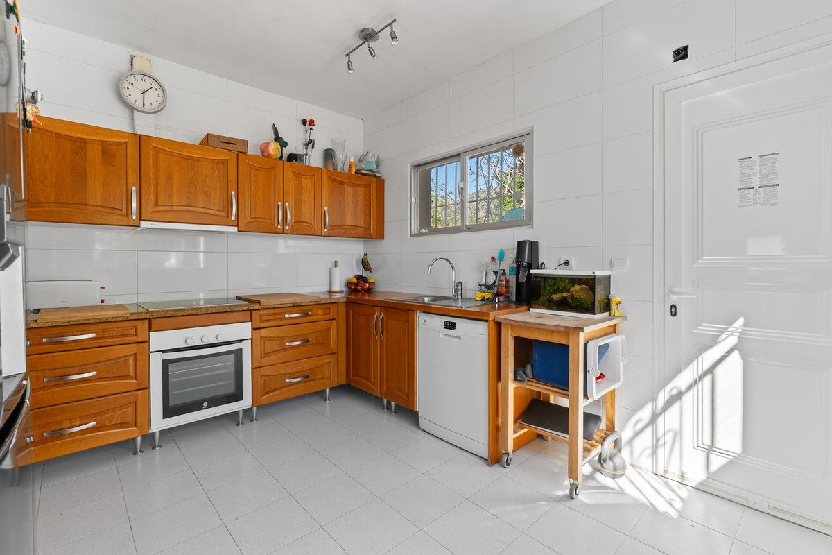 5b109071cfe10a0e4059625dfcc2a19c - 35