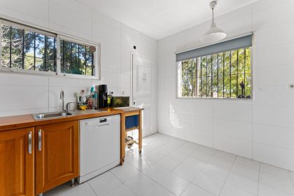 5b109071cfe10a0e4059625dfcc2a19c - 37