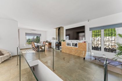 5b109071cfe10a0e4059625dfcc2a19c - 8