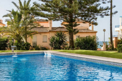 5b3f3b458fad130f1bfbb158664cf83c - 17