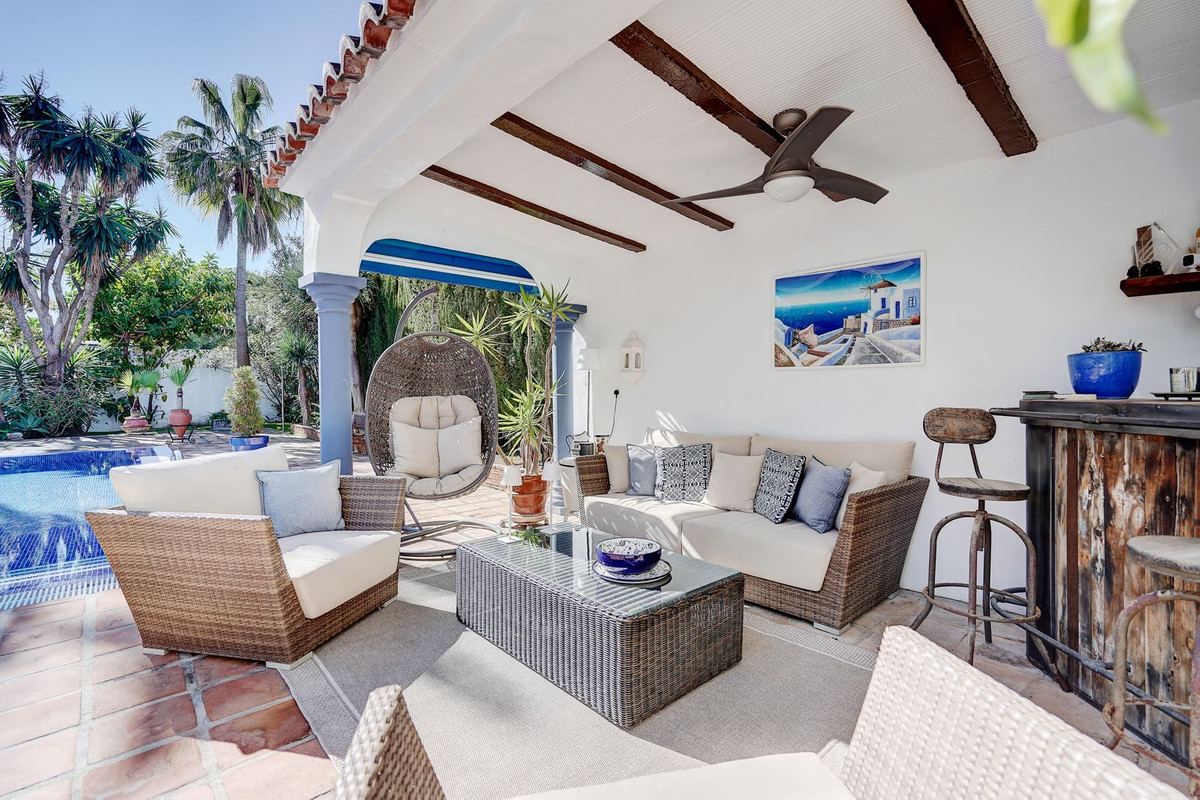 5bd145177fe4f5f6304a99a46566dd1d - 11