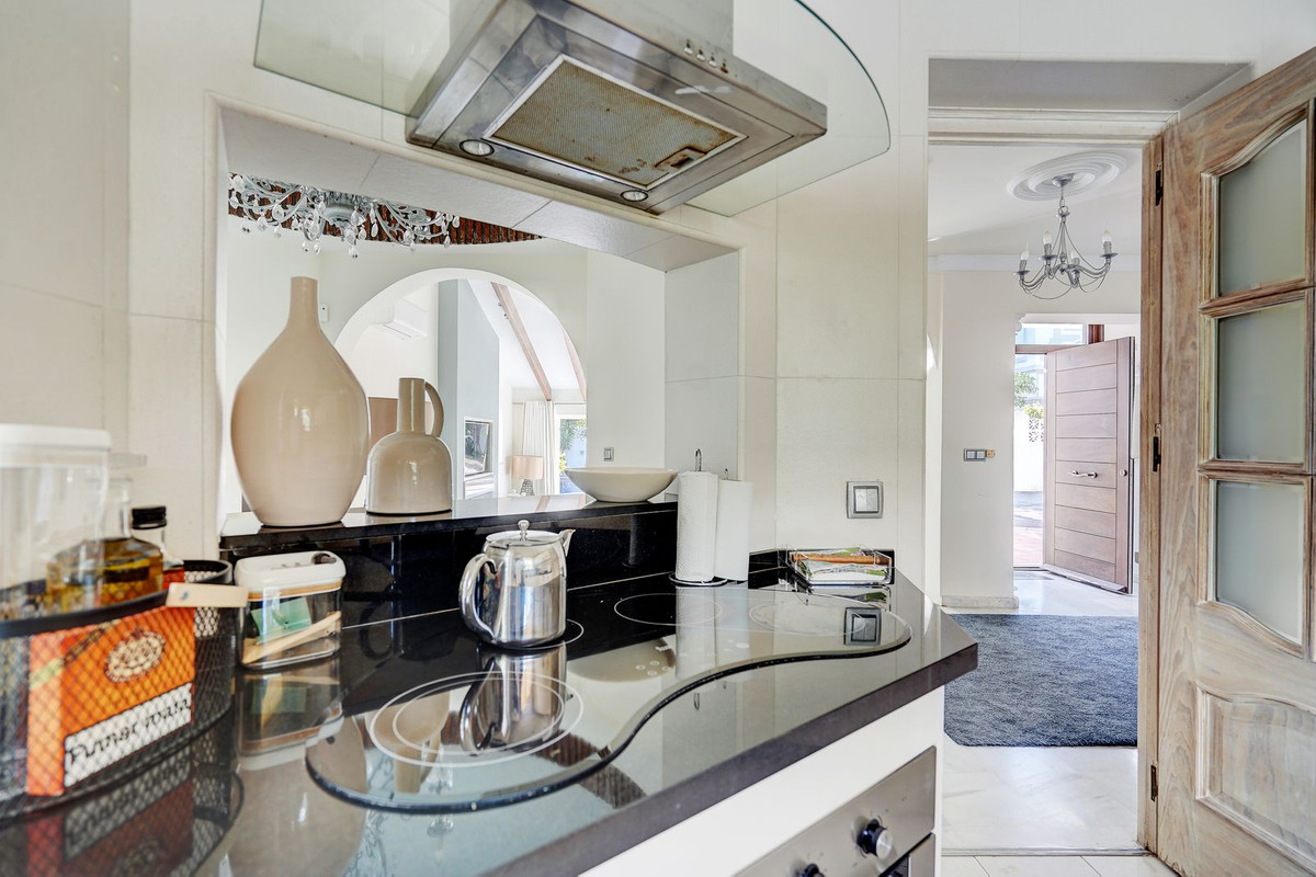 5bd145177fe4f5f6304a99a46566dd1d - 15