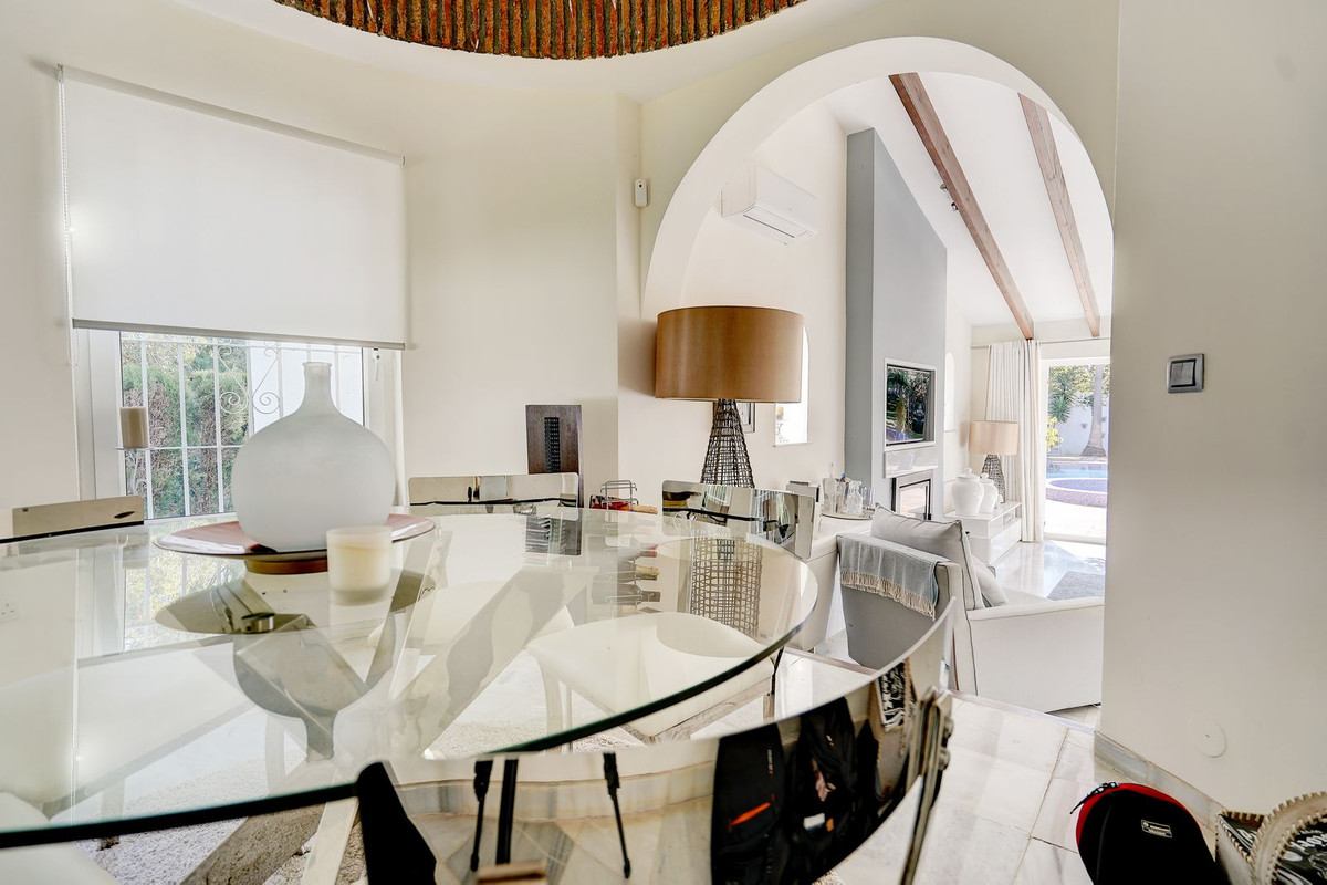 5bd145177fe4f5f6304a99a46566dd1d - 16