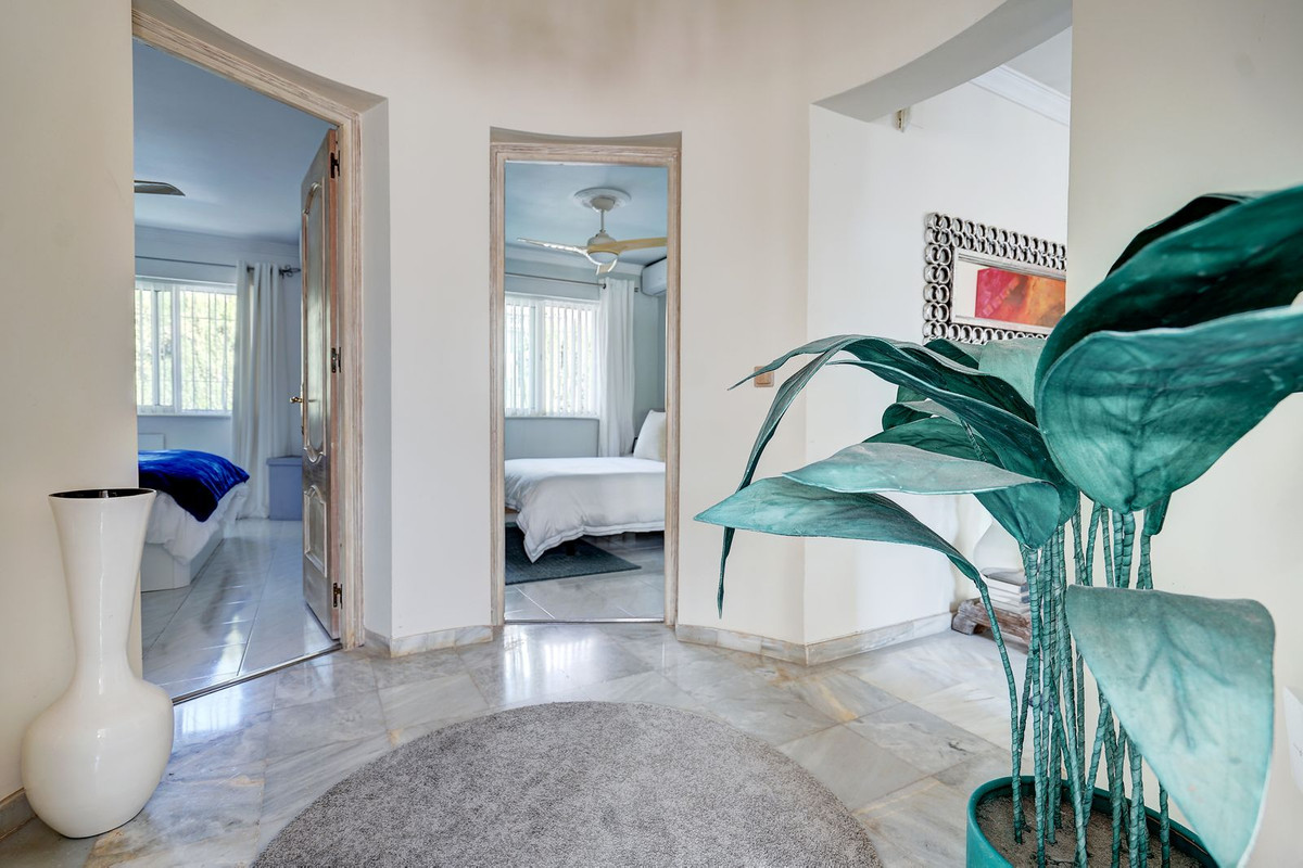 5bd145177fe4f5f6304a99a46566dd1d - 18