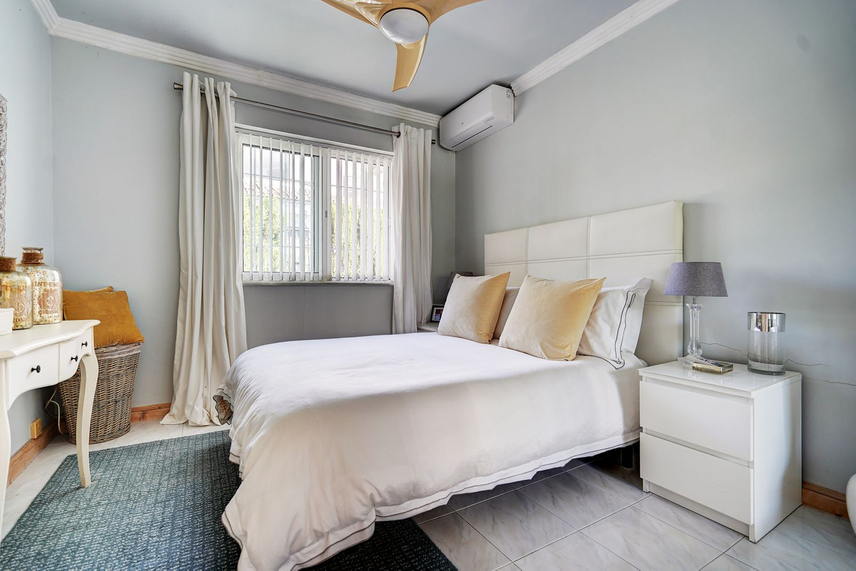 5bd145177fe4f5f6304a99a46566dd1d - 25