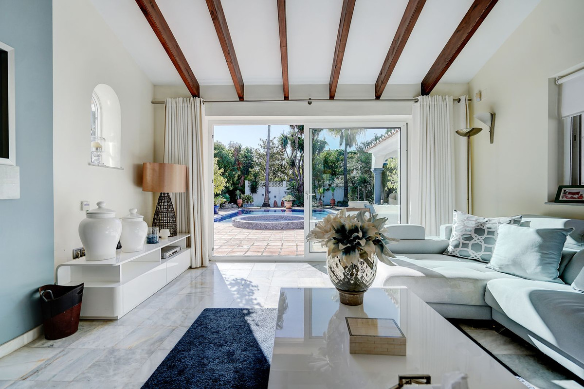 5bd145177fe4f5f6304a99a46566dd1d - 5