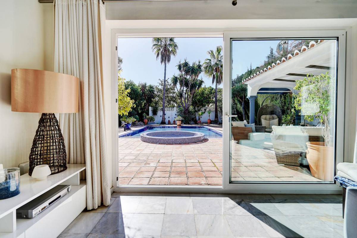 5bd145177fe4f5f6304a99a46566dd1d - 6