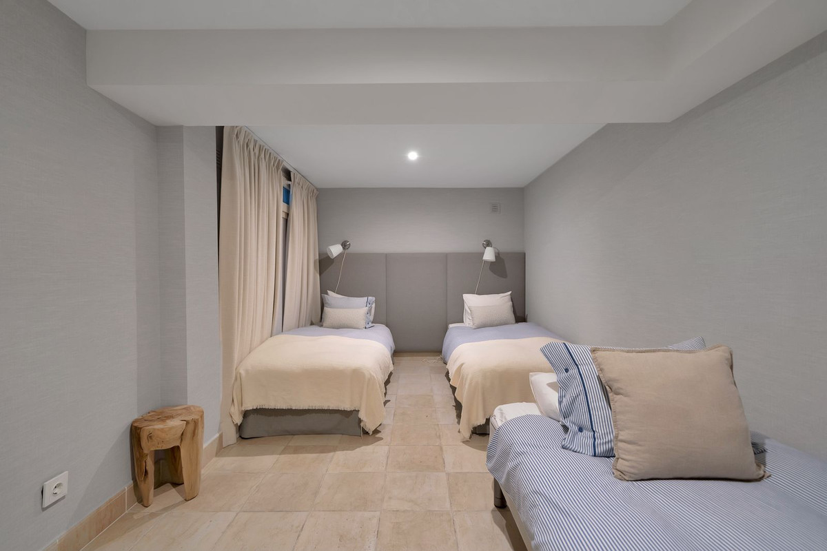 5ca21f1363edc2c4747dcb5d6d1305b7 - 32