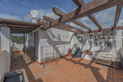 5d7355b39a79b16dbb5c308942476dca - 11