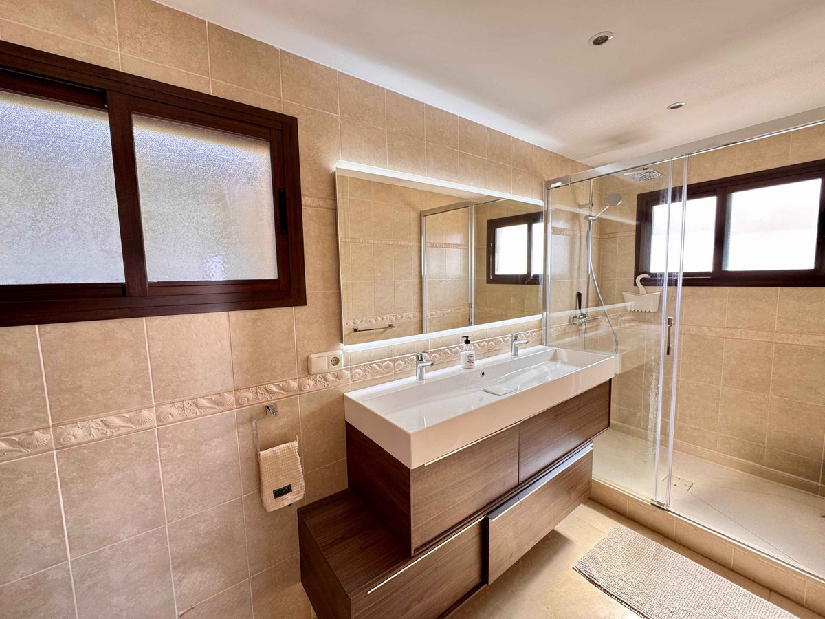 5ec702c7c46fa80f94954cd7d290abe6 - 36