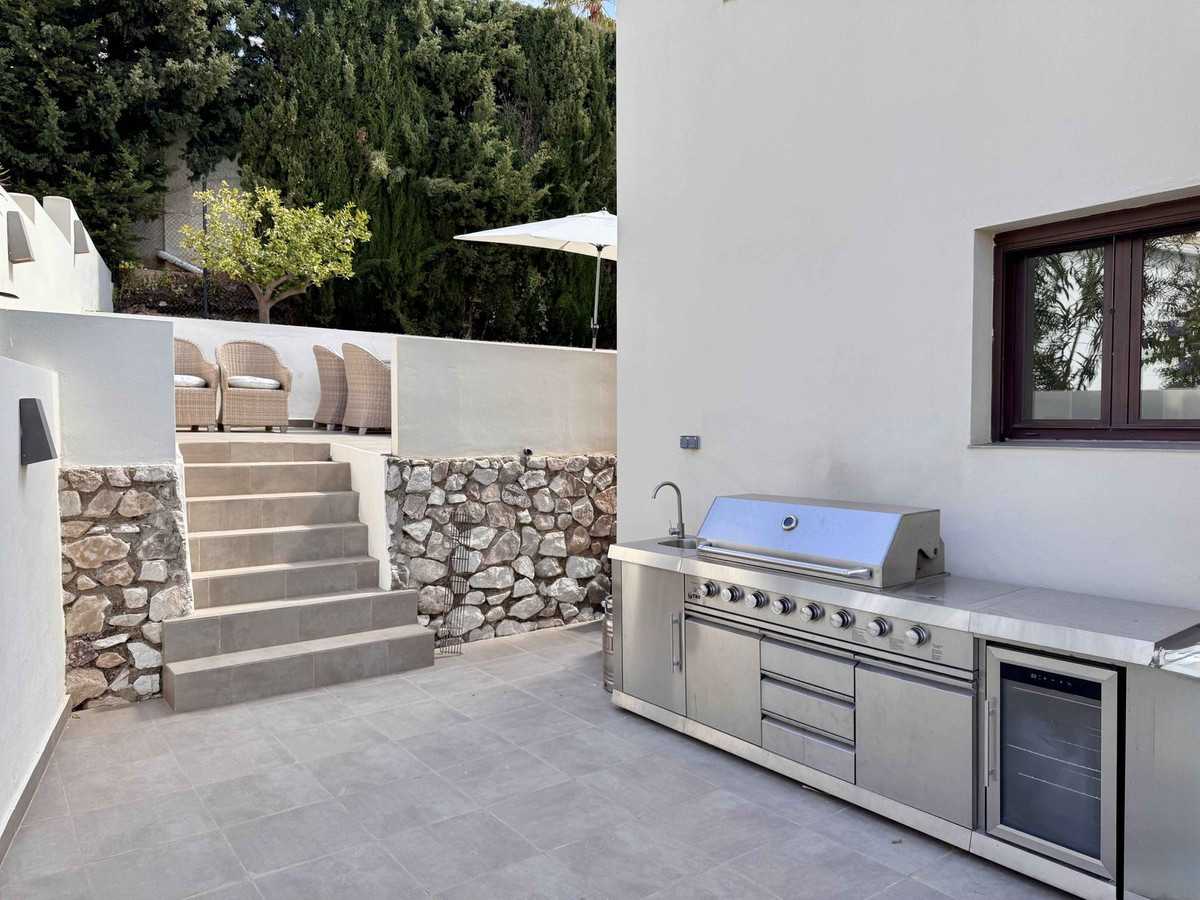 5ec702c7c46fa80f94954cd7d290abe6 - 51