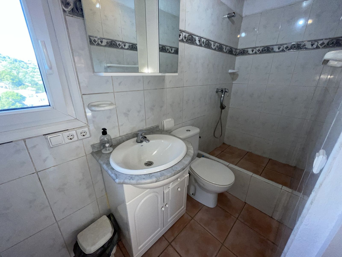 5fdcafc2d49dc3e7a28715db43d25e7f - 23