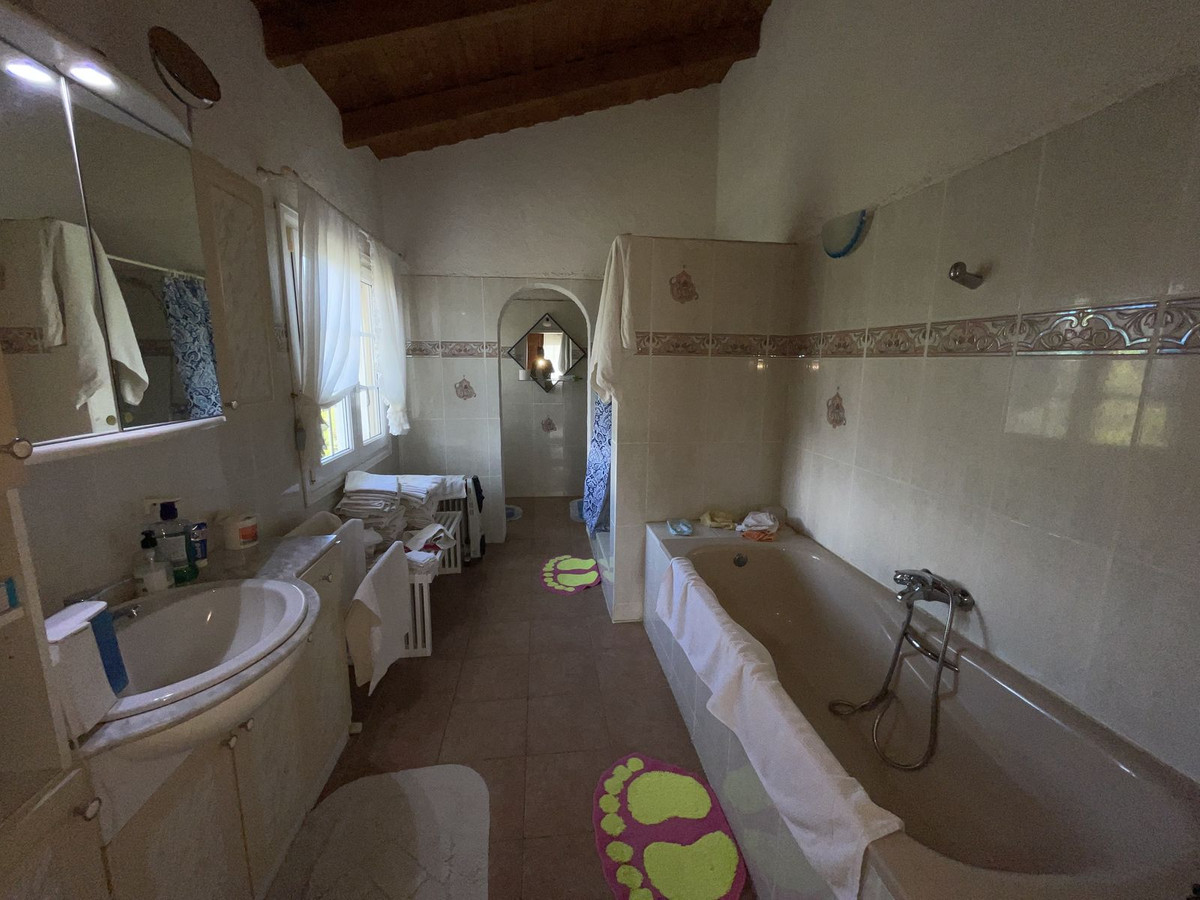 5fdcafc2d49dc3e7a28715db43d25e7f - 31