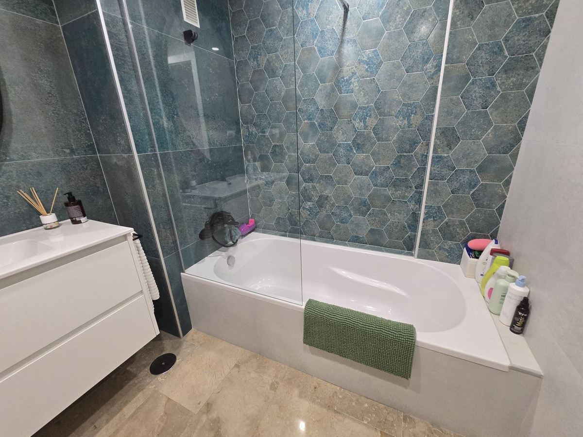 607057f1af6fb00acd0122d959eb1f5a - 13