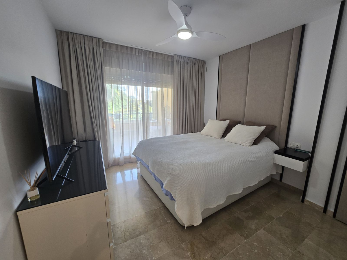 607057f1af6fb00acd0122d959eb1f5a - 16