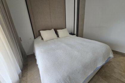 607057f1af6fb00acd0122d959eb1f5a - 18