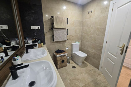 607057f1af6fb00acd0122d959eb1f5a - 22