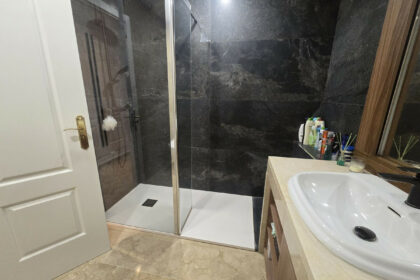 607057f1af6fb00acd0122d959eb1f5a - 23