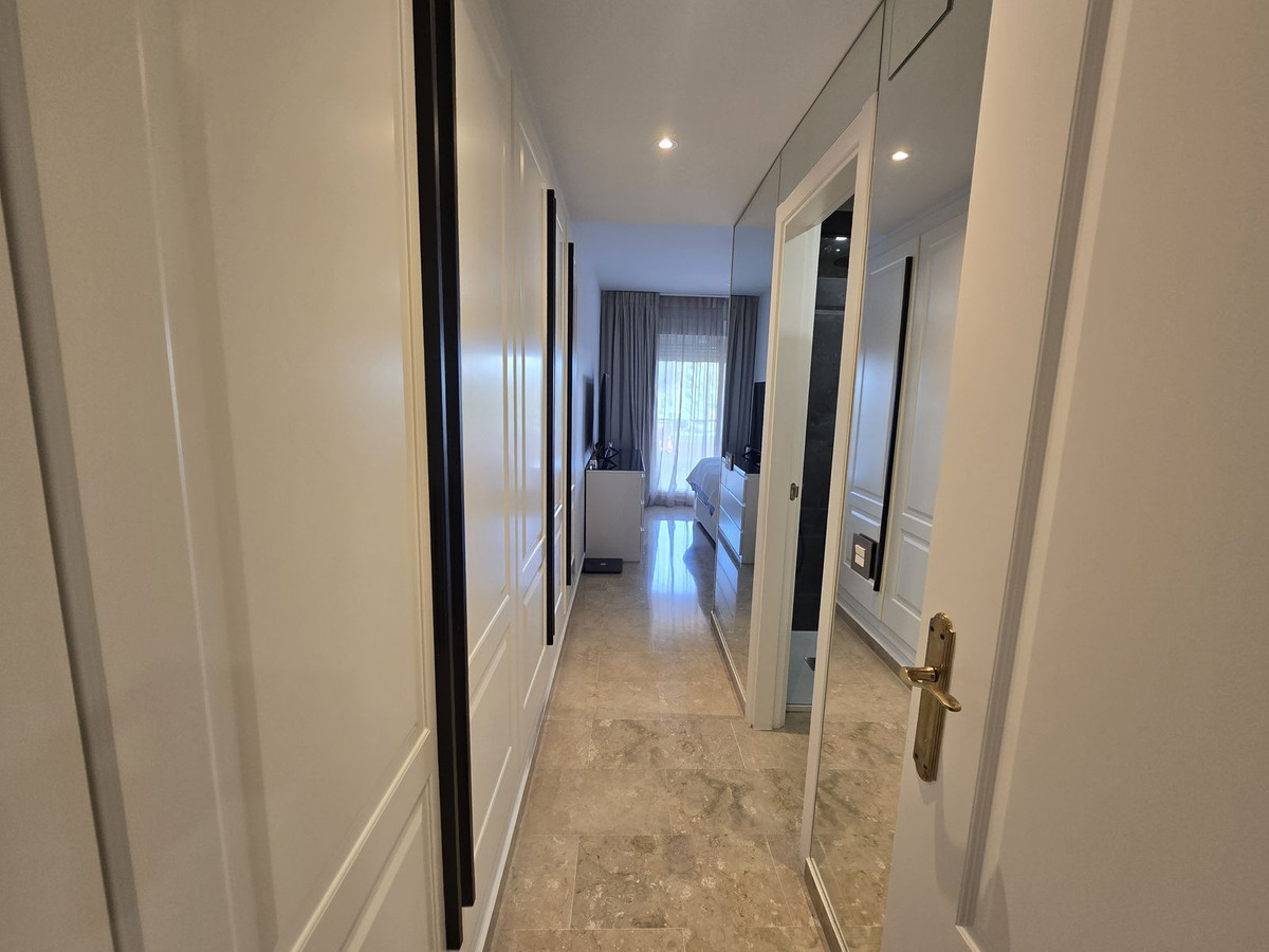 607057f1af6fb00acd0122d959eb1f5a - 24