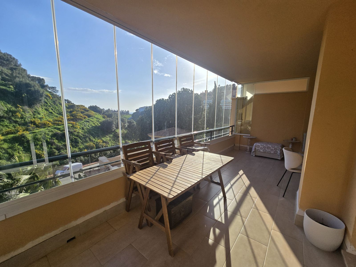 607057f1af6fb00acd0122d959eb1f5a - 25