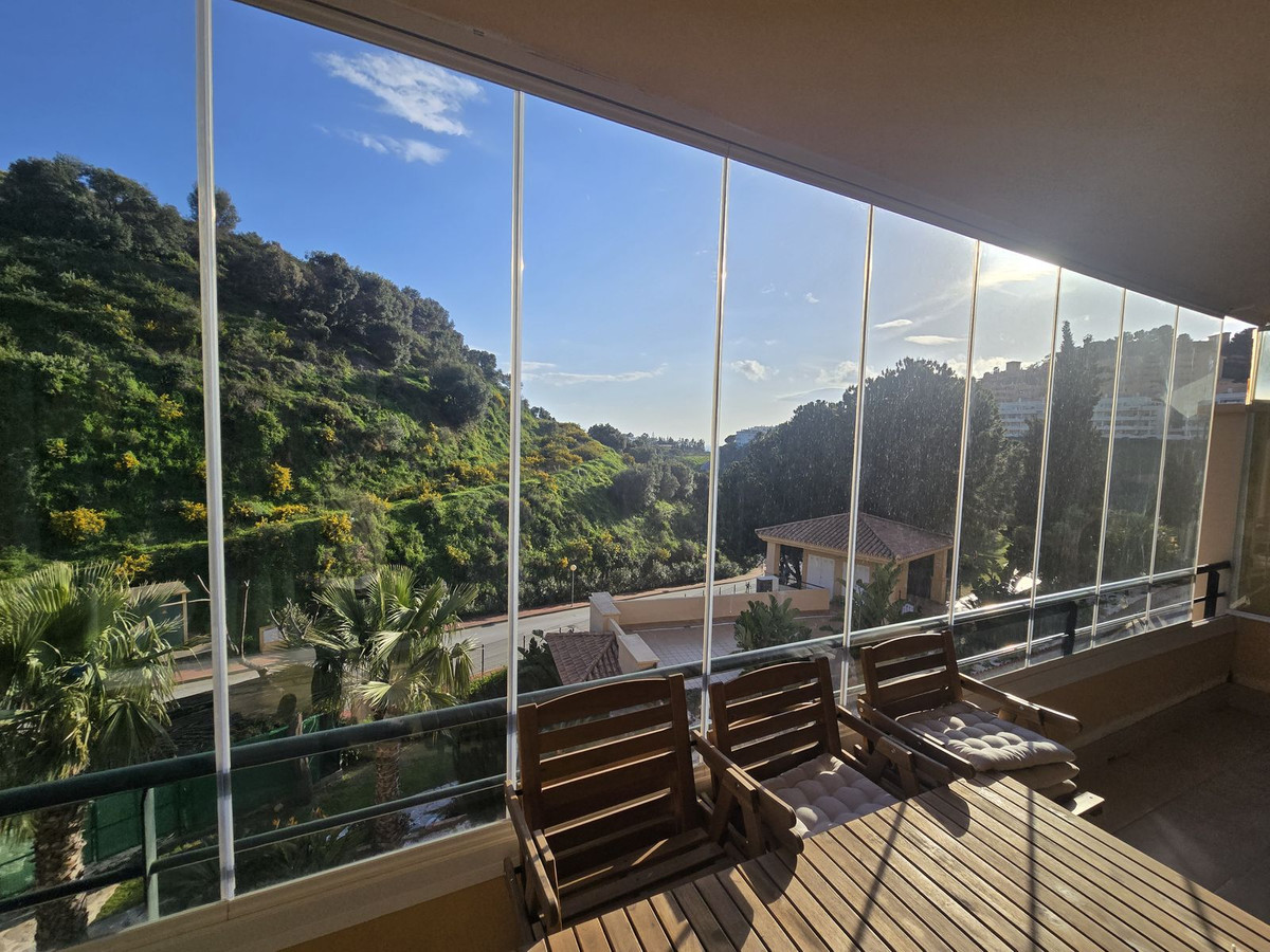 607057f1af6fb00acd0122d959eb1f5a - 33