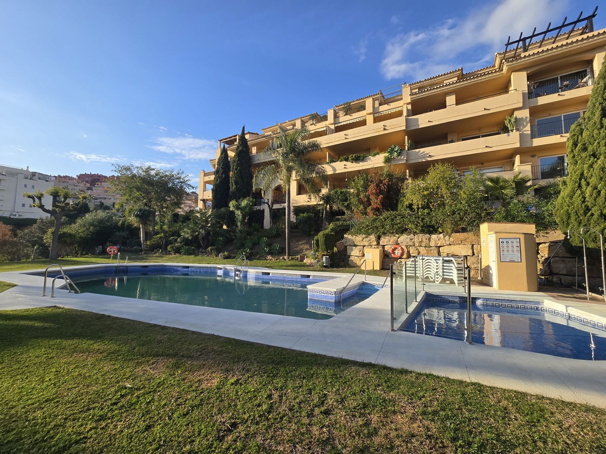 607057f1af6fb00acd0122d959eb1f5a - 35