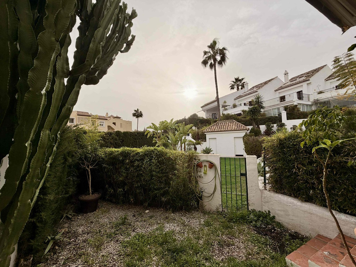 6320c8264ed43df76072a03793c055d0 - 12