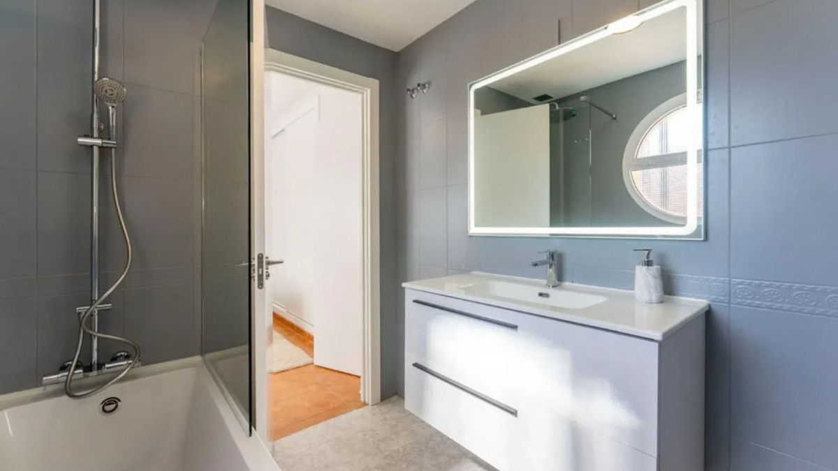 642728bc223658b218a65b335c3649e2 - 21