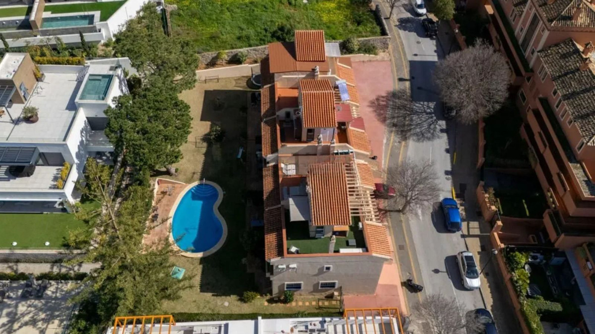 642728bc223658b218a65b335c3649e2 - 23