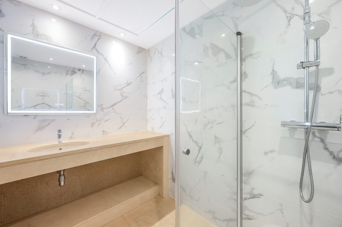 6456c7c36ea56498a990550756031f53 - 18