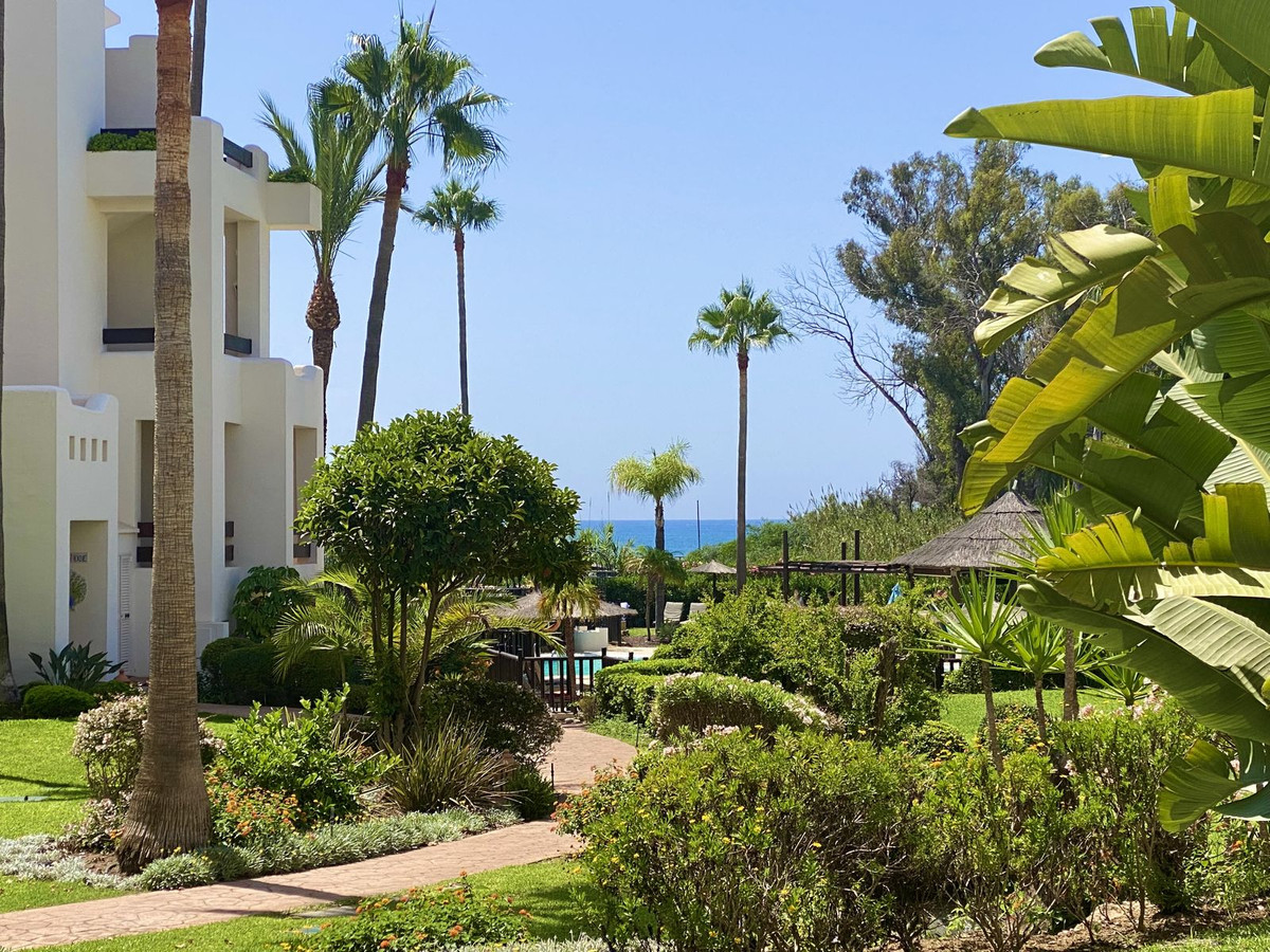 64ad9529b2229fe729cea18391cb6ac0 - 21