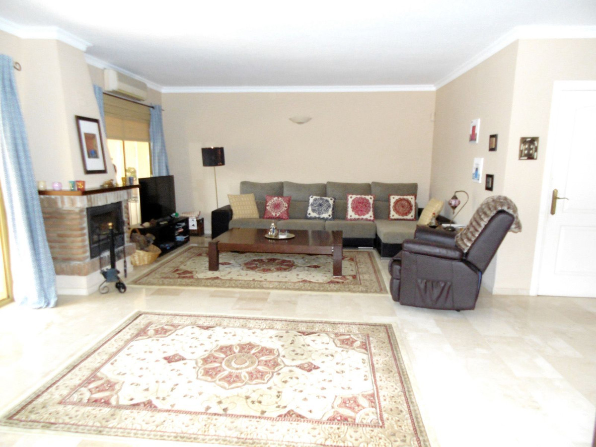 657c90d87dea959bc10fb5549418cb99 - 13