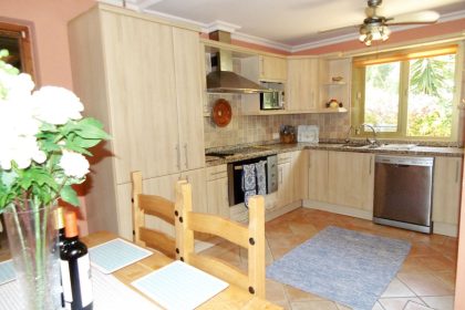 657c90d87dea959bc10fb5549418cb99 - 14